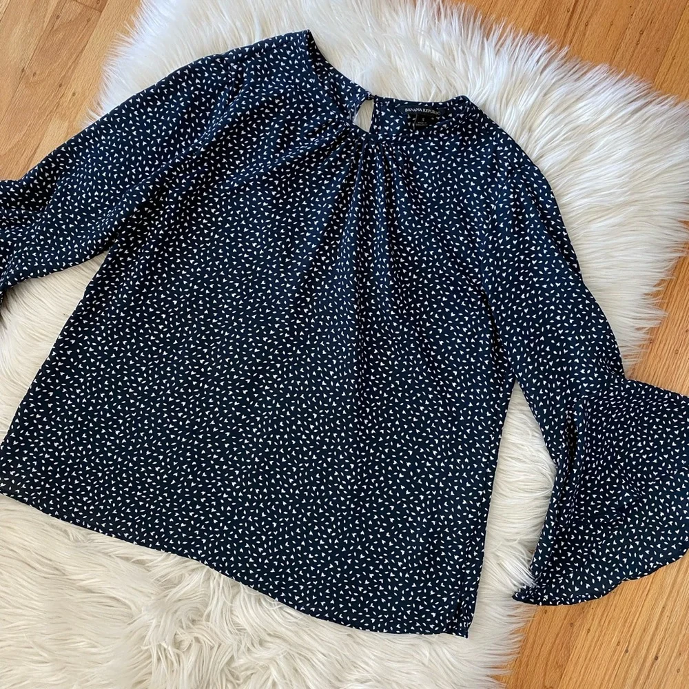 BR print bell sleeve blouse